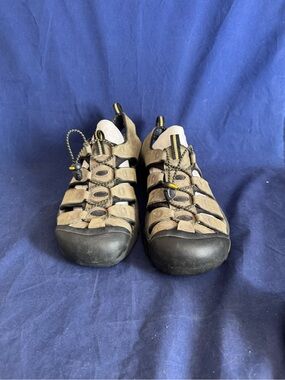 Keen Men's Size 11 Black & Tan Closed Toe - Outdoor Recreation, Hiking, Water